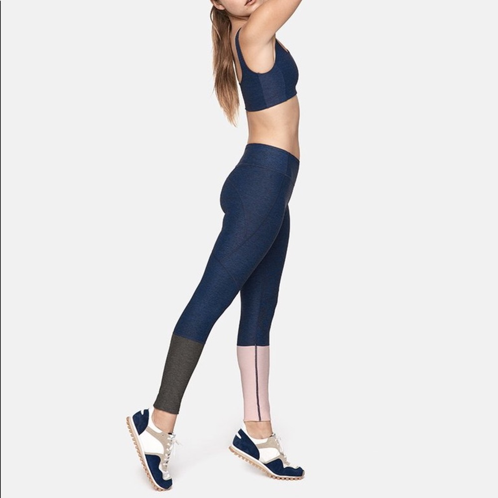 Outdoor Voices seasonal 7/8 dipped warmup legging